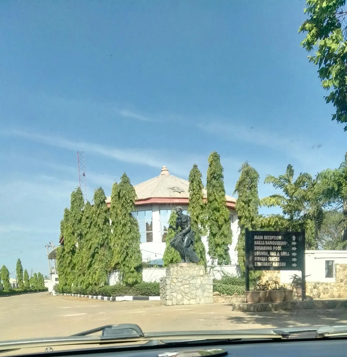 Crest Hotel — photo