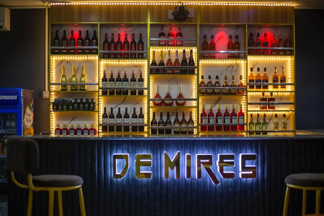 DE MIRES Lounge and Bar — photo
